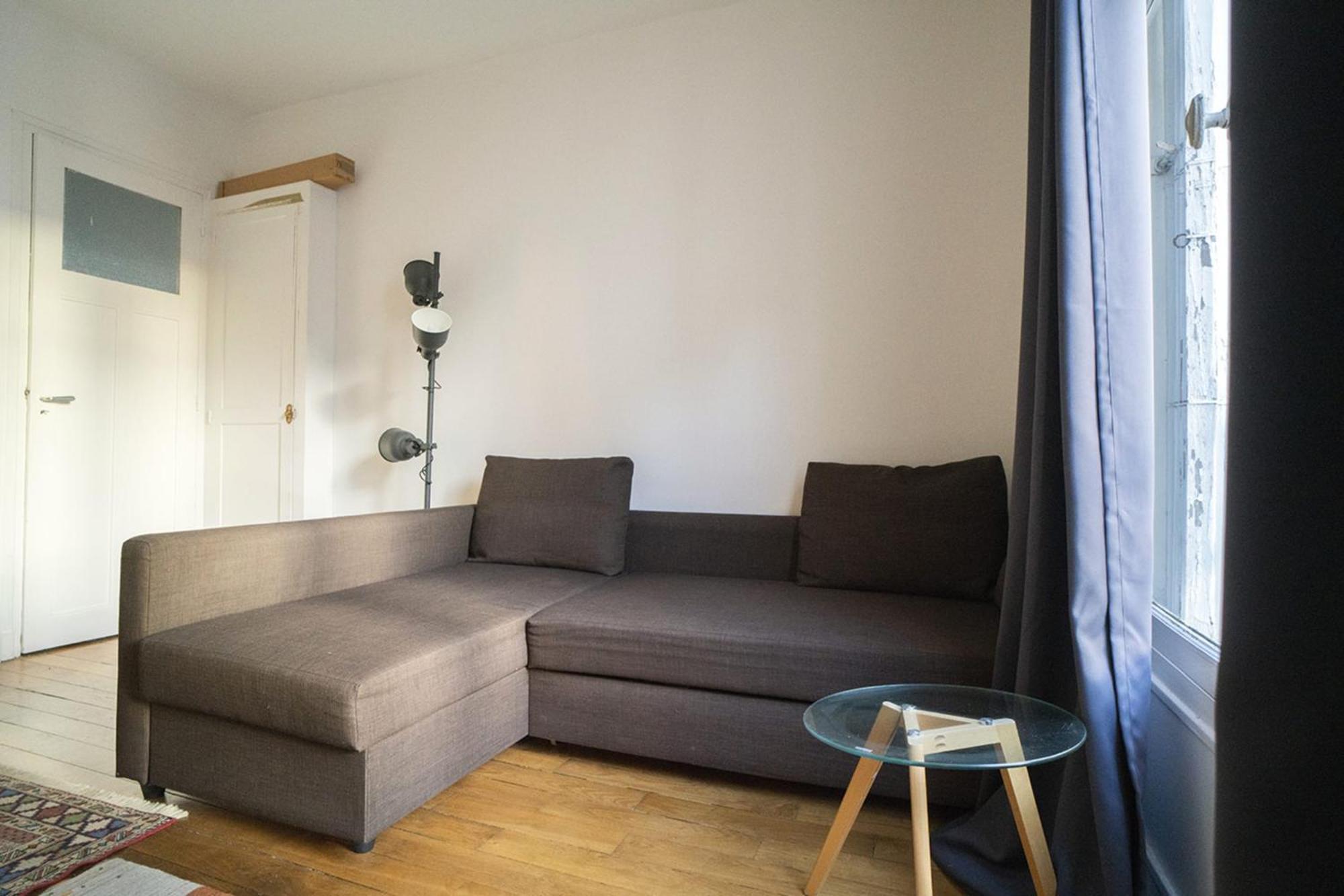 Nice 23 M Near Saint-lambert *